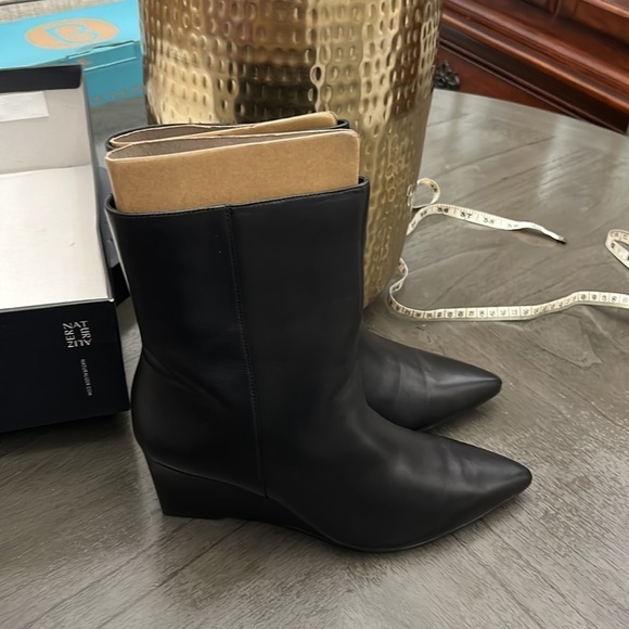 Naturalizer Dario Pointed Toe Bootie in Black Leather (WIDE) - Picture 4 of 13